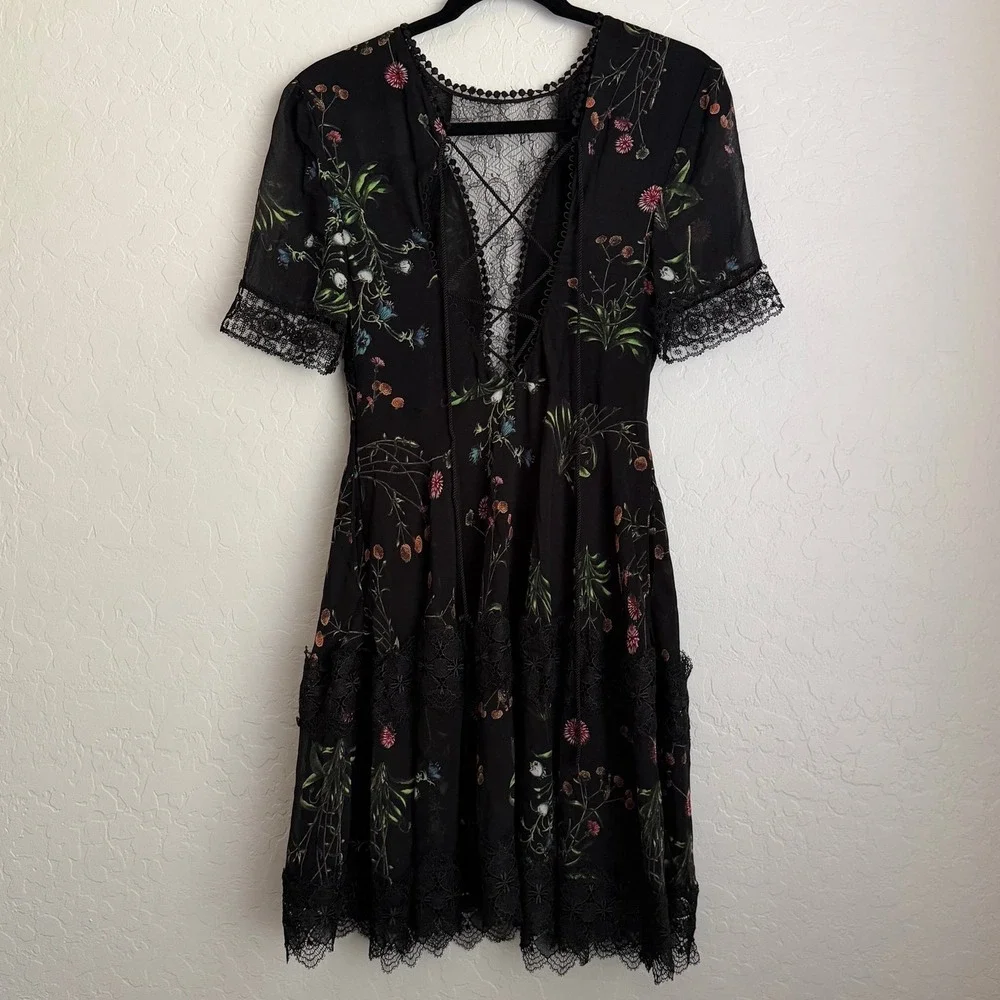 Nicholas Women's Wildflower Lace Mini Dress Black Sz US 4 - Picture 2 of 12